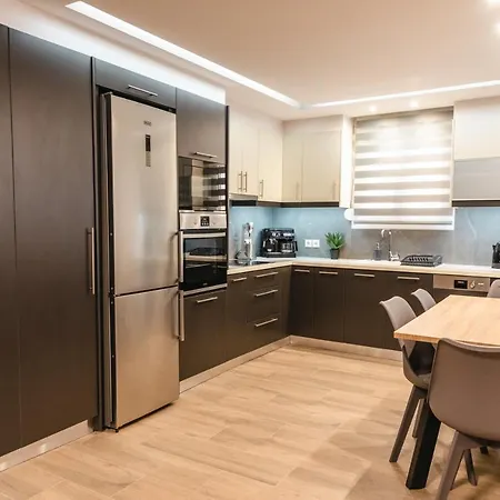 Elegant Decorated House - Free Private Parking! Apartment Iraklio
