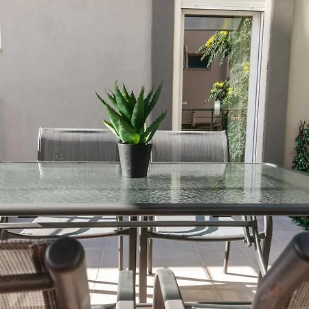 Apartment Elegant Decorated House - Free Private Parking! *